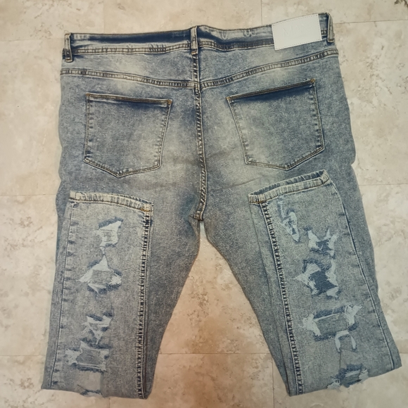 BooHoo Man ripped and repaired jeans - Picture 2 of 3